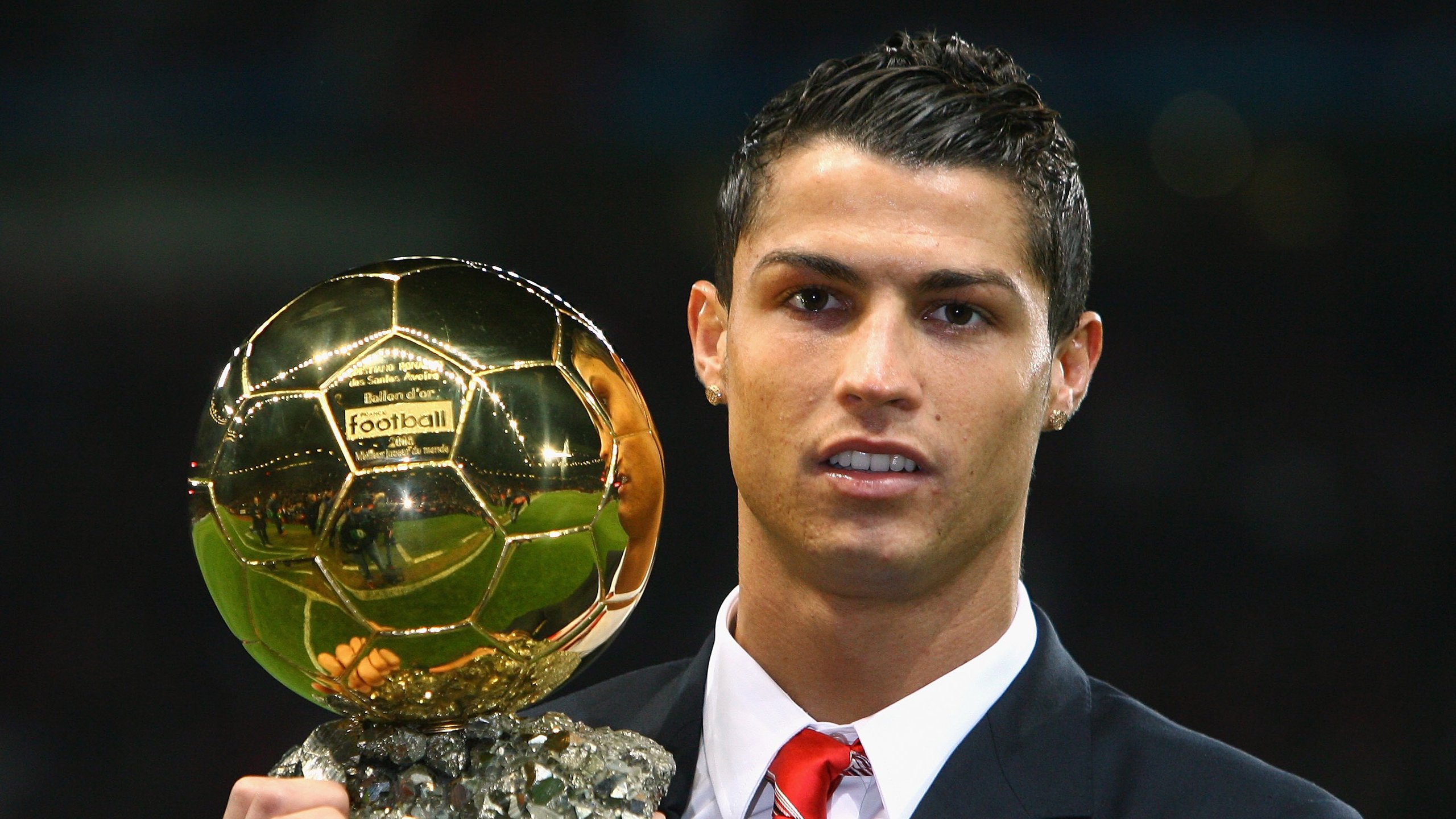 意甲常规赛激情夜！武大靖里突外投，巴黎圣日耳曼惊险波尔图